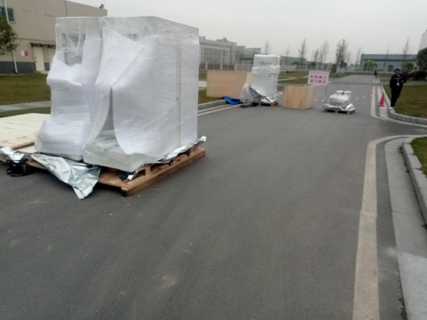 通威，激光機(jī)卸車，拆箱，搬運(yùn)入場