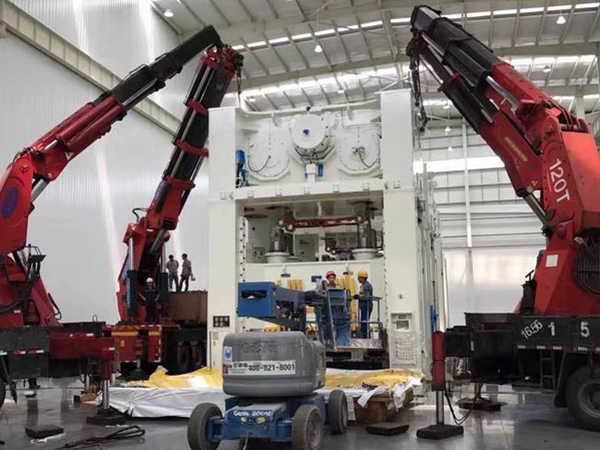 傳統(tǒng)設(shè)備卸車、拆箱作業(yè)