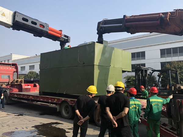 傳統(tǒng)設(shè)備卸車(chē)、拆箱作業(yè)