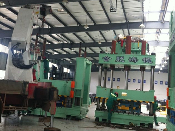 傳統(tǒng)設(shè)備卸車、拆箱作業(yè)