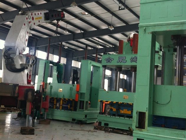 傳統(tǒng)設備卸車、拆箱作業(yè)