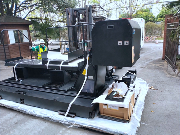 傳統(tǒng)設(shè)備卸車、拆箱作業(yè)