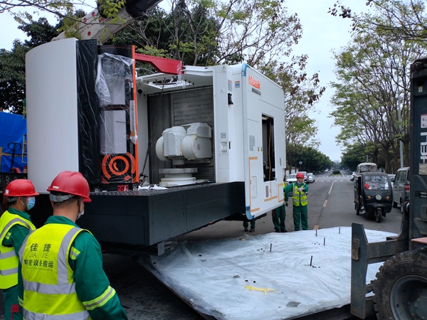 傳統(tǒng)設(shè)備卸車、拆箱作業(yè)