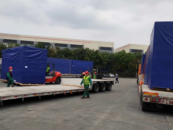 傳統(tǒng)設備卸車、拆箱作業(yè)
